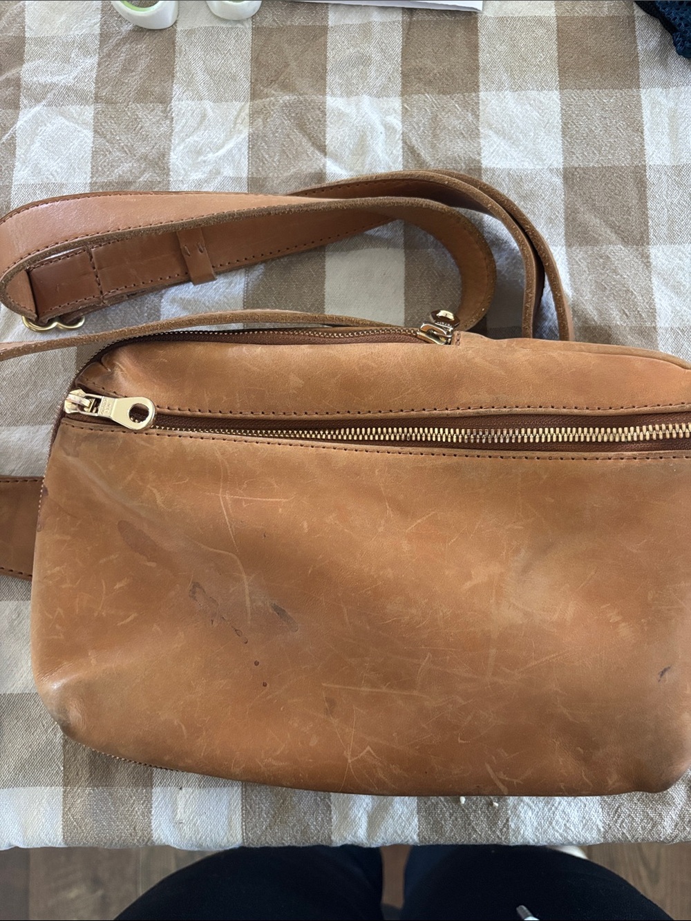 Parker Clay Bale sling bag rust brown